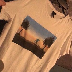 White T shirt with photo of a beach scenery